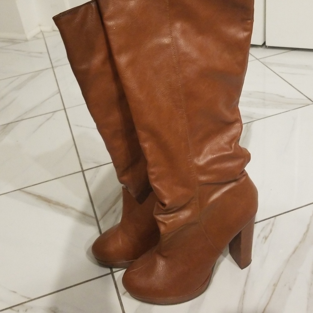 Womens knee length boots - Picture 2 of 2